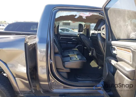 2019 Ram 1500 Laramie 4X4 5'7 Box z USA, uszkodzony, nr VIN 1C6SRFJT2KN808213